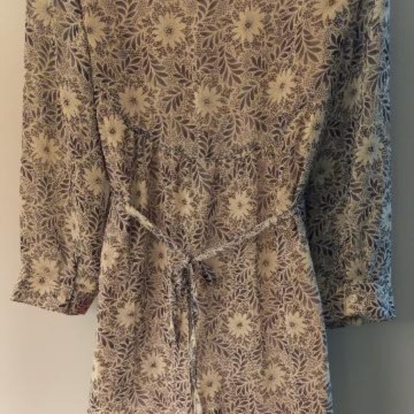 Chiffon button down long blouse NWT - Picture 5 of 6